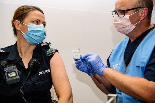SA COVID19 VACCINE ROLLOUT, Front-line worker SAPOL Senior Sergeant Amanda Kuchel receives the Pfizer Vaccine from a COVID-19 Vaccinator Health Care Worker at the Royal Adelaide Hospital in Adelaide, Monday, February 22, 2021. Australia will begin its roll out of the Pfizer coronavirus vaccine on Monday, the country s most complicated logistical exercise to date.( NO ARCHIVING, EDITORIAL USE ONLY, NO USE IN BOOKS WITHOUT CONSENT ADELAIDE SA AUSTRALIA  Copyright: xMORGANxSETTEx 20210222001522254595