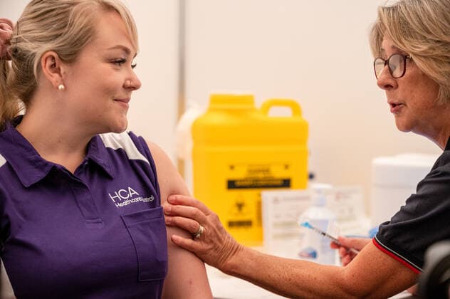 WA COVID19 VACCINE ROLLOUT, Nurse Keita Winks receives the Pfizer coronavirus vaccine at the Hyatt Perth quarantine hotel in Perth, Monday, February 22, 2021. Australia will begin its roll out of the Pfizer coronavirus vaccine on Monday, the country s most complicated logistical exercise to date. ( NO ARCHIVING, EDITORIAL USE ONLY, NO USE IN BOOKS WITHOUT CONSENT PERTH WA AUSTRALIA  Copyright: xJOSHxFERNANDESx 20210222001522345508