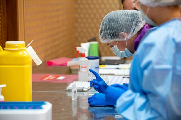 WA COVID19 VACCINE ROLLOUT, Medical workers prepare the Pfizer coronavirus vaccine at the Hyatt Perth quarantine hotel in Perth, Monday, February 22, 2021. Australia will begin its roll out of the Pfizer coronavirus vaccine on Monday, the country s most complicated logistical exercise to date. ( NO ARCHIVING, EDITORIAL USE ONLY, NO USE IN BOOKS WITHOUT CONSENT PERTH WA AUSTRALIA  Copyright: xJOSHxFERNANDESx 20210222001522345606