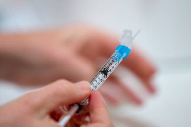 WA COVID19 VACCINE ROLLOUT, Medical workers prepare the Pfizer coronavirus vaccine at the Hyatt Perth quarantine hotel in Perth, Monday, February 22, 2021. Australia will begin its roll out of the Pfizer coronavirus vaccine on Monday, the country s most complicated logistical exercise to date. ( NO ARCHIVING, EDITORIAL USE ONLY, NO USE IN BOOKS WITHOUT CONSENT PERTH WA AUSTRALIA  Copyright: xJOSHxFERNANDESx 20210222001522345750