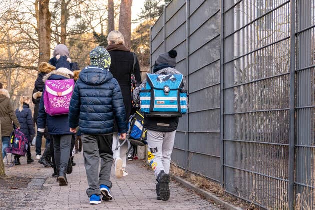 22.02.2021,Berlin,Deutschland,GER,Grunewald-Grundschule im Ortsteil Grunewald Bezirk Wilmersdorf.Ab heute beginnen die Klassen eins bis drei mit den Unterricht.