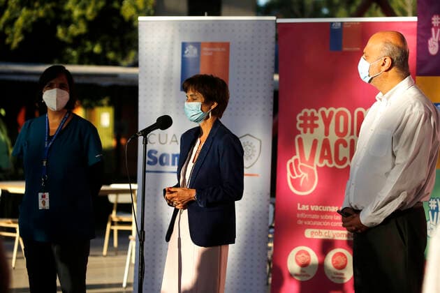 Santiago, 22 February 2021 The Undersecretary of Public Health, Paula Daza, the mayor of Estacion Central, Miguel Abdo and the director of the Central Metropolitan Health Service, Patricia MÃ ndez, give details about the vaccination process for older adults lagging behind, also reinforcing the call to prioritize vaccin  Copyright: JONNATHANxOYARZUN ATONxCHILE
