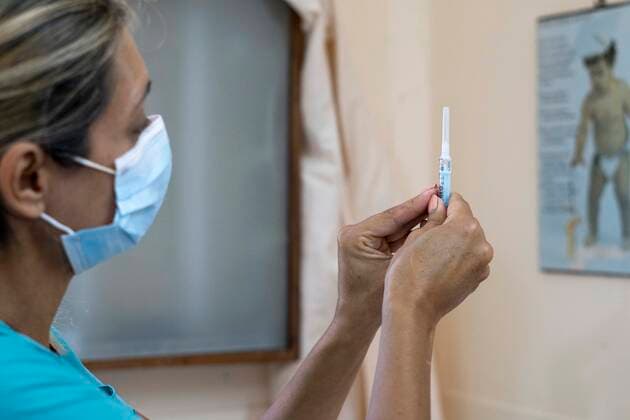 February 22, 2021, Firmat, Santa Fe, Argentina: Nurse Monica Arrieta prepares a shot of the Russian Sputnik V vaccine against COVID-19 to be applied on a healthcare worker, as Argentina carries-on with the vaccination campaign. Firmat Argentina - ZUMAm105 20210222_zaf_m105_003 Copyright: xPatricioxMurphyx