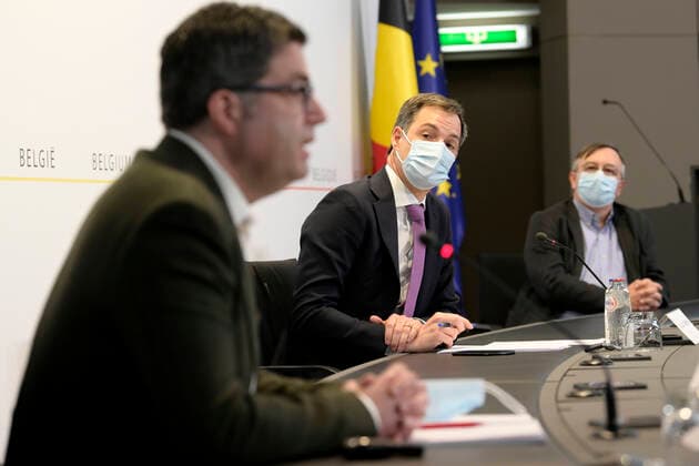Sciensano s Steven Van Gucht , Prime Minister Alexander De Croo and Sciensano s Yves Van Laethem pictured during a press conference of the Federal Government regarding the Covid-19 infection statistics, Monday 22 February 2021 in Brussels.  POOLxPHILIPxREYNAERS 2649751