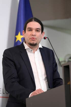 Statistician Nicolas Franco pictured at a press conference of the Federal Government regarding the Covid-19 infection statistics, Monday 22 February 2021 in Brussels.  POOLxPHILIPxREYNAERS 2649791