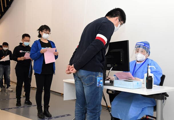(210222) -- BEIJING, Feb. 22, 2021 -- A medical worker (1st R) inputs personal information of the staff members at a temporary COVID-19 vaccination site at a company in the ZPark Phase 2 in Haidian District of Beijing, capital of China, Feb. 22, 2021. It is expected to take two days to complete the vaccination of more than 3,800 employees of the enterprise. ) CHINA-BEIJING-HAIDIAN-VACCINATION (CN) RenxChao 