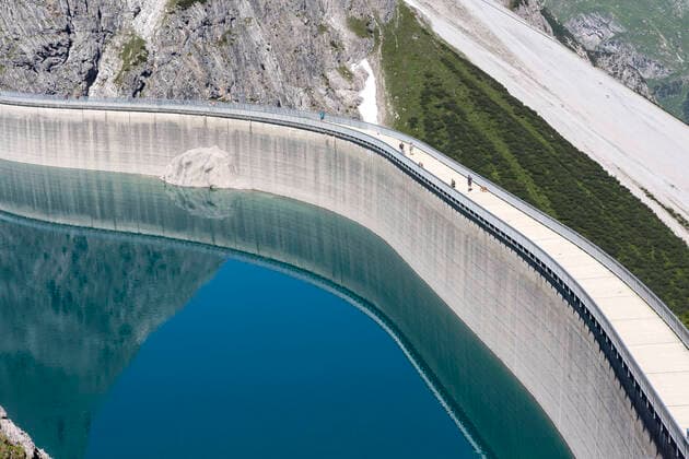 IMAGO Nature: Unsere Erde, Energiequellen, Wasserkraft Lünersee Staumauer, Vorarlberg, Österreich *** Lünersee dam, Vorarlberg, Austria 1065522057