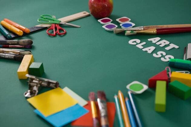 IMAGO Kreativ: Bildung, Kunsterziehung School supplies with text arranged on green background Various school supplies with text arranged on green background, model released, Cape Town, South Africa, 2017-04-04T23:00:00.000Z, 1042107.jpg, school, learn, learning, study, development, education, knowledge, academic, back to school, green background, copy space, art, craft, art class, drawing, creativity, text, alphabet, communication, sticky note, adhesive, paper clip, fruit, apple, freshness, colorful, multicolored, color, water color, paint brush, scissors, toy block, shape, marker pen, color pencil, stationery, object, ideas, supplies, arranged, arrangement, childhood, variety, variation 70s, Senior, Elderly, Man, Male, Black, 60s, Mixed-Race, Senior Men, African Ethnicity, 65