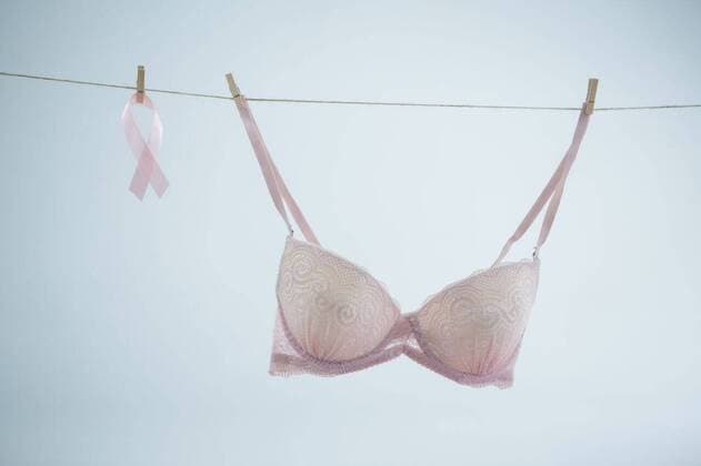 IMAGO Creative: Brustkrebsmonat Pink Breast Cancer Awareness ribbon hanging by bra on string Pink Breast Cancer Awareness ribbon hanging by bra on string against white background, model released, Cape Town, South Africa, 2017-04-25T23:00:00.000Z, 1042521.jpg, isolated, cut out, breast cancer, pink, ribbon, symbol, awareness, womens health, icon, breast cancer awareness ribbon, cancer, illness, breast cancer awareness, healthcare and medicine, disease, still life, shape, sign, international symbol, international sign, moral support, support, pink ribbon, awareness symbol, tumor, fight against cancer, bra, elegance, elegant, fashion, glamour, lingerie, style, styling, underwear, womenswear, fashionable, pattern, sensuality, seductive, strap, string, clothespin, hanging Ch