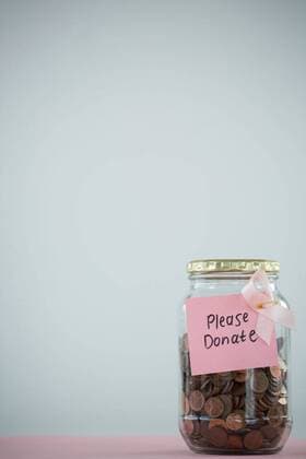 IMAGO Creative: Brustkrebsmonat Card and pink Breast Cancer Awareness ribbon on jar with coins on table Card and pink Breast Cancer Awareness ribbon on jar with coins on table against white background, model released, Cape Town, South Africa, 2017-04-25T23:00:00.000Z, 1042568.jpg, isolated, cut out, pink, breast cancer, ribbon, symbol, awareness, womens health, icon, breast cancer awareness ribbon, cancer, illness, breast cancer awareness, healthcare and medicine, disease, still life, shape, sign, international symbol, international sign, moral support, support, pink ribbon, awareness symbol, tumor, fight against cancer, paper, card, table, glass, jar, transparent, text, western script, communication, handwriting, coin, currency, money, savings, donation, wealth, financ