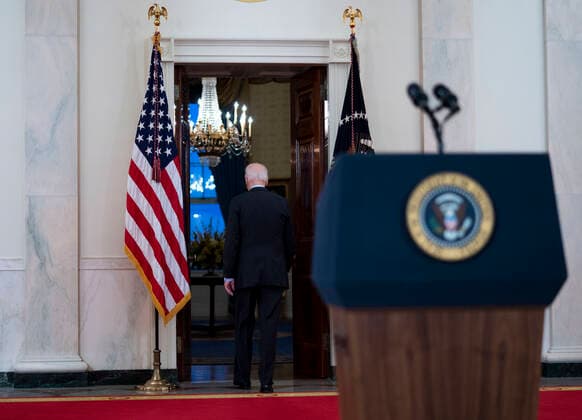 January 22, 2021, Washington, District of Columbia, USA: President Joe Biden delivers remarks on the lives lost to COVID-19 in the Cross Hall of the White House with First Lady Dr. Jill Biden, Vice President Kamala Harris and Second Gentleman Doug Emhoff, in the White House, Monday, Feb. 22, 2021 Washington USA - ZUMAs152 20210122_zaa_s152_100 Copyright: xDougxMillsx