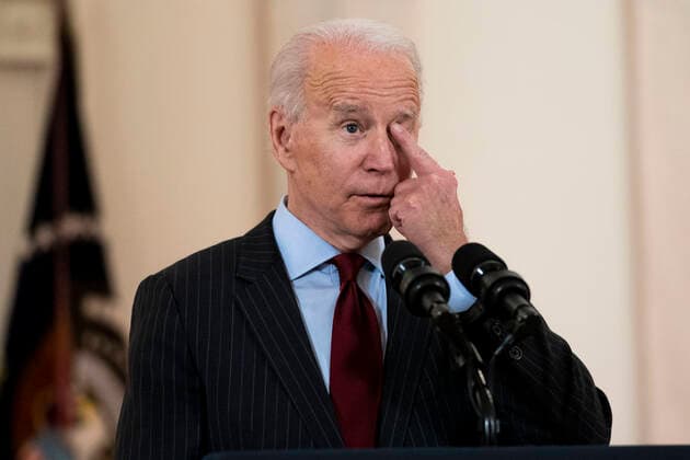 News Bilder des Tages February 22, 2021, Washington, District of Columbia, USA: President Joe Biden delivers remarks on the lives lost to COVID-19 in the Cross Hall of the White House with First Lady Dr. Jill Biden, Vice President Kamala Harris and Second Gentleman Doug Emhoff, in the White House, Monday, Feb. 22, 2021 Washington USA - ZUMAs152 20210222_zaa_s152_355 Copyright: xDougxMillsx