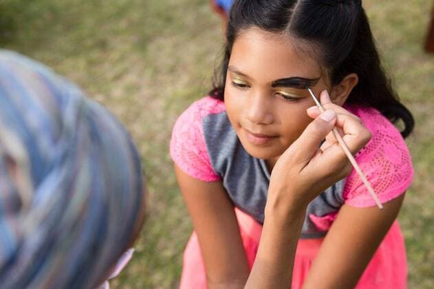 IMAGO Creative: NGO, Kunst im öffentlichen Raum und Kulturinitiativen Cropped image of woman doing face paint on girl Cropped image of woman doing face paint on girl during party in yard, model released, , property released, Cape Town, South Africa, 2017-04-24T23:00:00.000Z, 1049661.jpg, paintbrush, face paint, preparation, make up, concentration, art and craft, creativity, mother, parent, single mother, guardian, sunny, sunlight, playing, yard, birthday, celebration, party, togetherness, childhood, event, bonding, casual clothing, lifestyle, excitement, millennial, eye make up, holding, cropped, part of Child, Girl, Female, Mixed-Race, 40s, Mature Adult, Woman, 8-9 Years, Girls, Mixed-Race Person, 40-44 Years, Mature Women Outdoors,Front view,Day