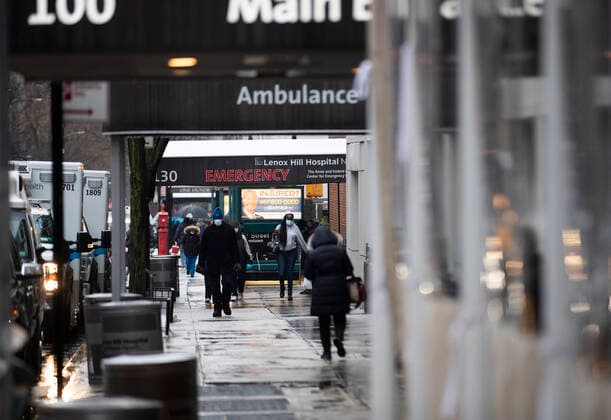 (210223) -- NEW YORK, Feb. 23, 2021 -- Pedestrians walk past the emergency entrance of a hospital in New York, the United States, Feb. 22, 2021. The United States reached the grim milestone of half a million coronavirus deaths on Monday, according to the Center for Systems Science and Engineering (CSSE) at Johns Hopkins University. ) U.S.-NEW YORK-COVID-19-DEATH-HALF A MILLION WangxYing 