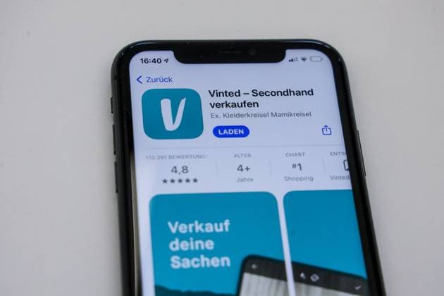 22.02.2021: Apple App Store auf einem iPhone. Apps-Charts. Vinted - Secondhand vekaufen *** 22 02 2021 Apple App Store on an iPhone Apps Charts Vinted Secondhand vekaufen