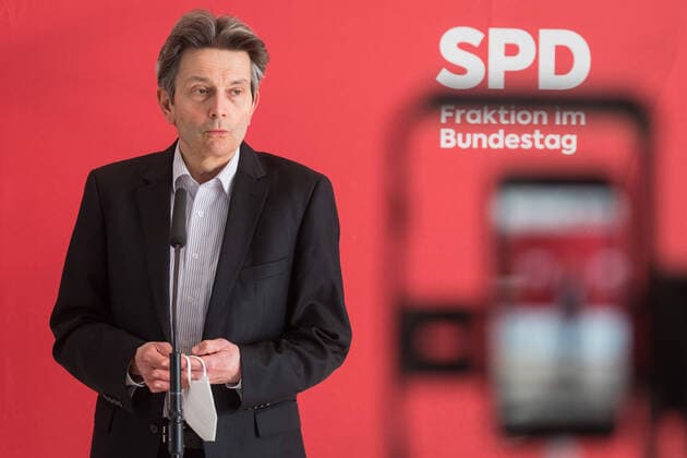 Berlin, Rolf Mützenich gibt Pressekonferenz im Bundestag Rolf Mützenich (Vorsitz der SPD-Bundestagsfraktion) während der Pressekonferenz der Spd Fraktion im Deutschen Bundestag am 23.02.2021. Berlin Bundestag Berlin Deutschland
