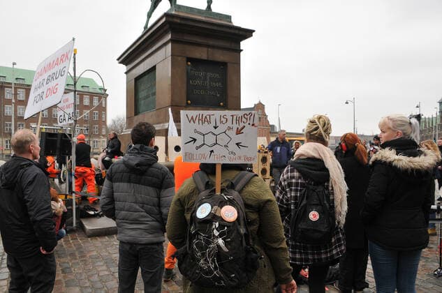 Copenhagen, Denmark. 23 February 2021, Danes proetesting againest coronavirus pandemic new debate in danish parliamenet about quick corona virus pandemic law in danish parliament with all political parties and stage anti pandemic law debates in front of danish parliament and danish police stand peaceful proteact danish parliament in front christiansborg danish parliament in Copenhagen. (Photo..Francis Dean Deanpictures)