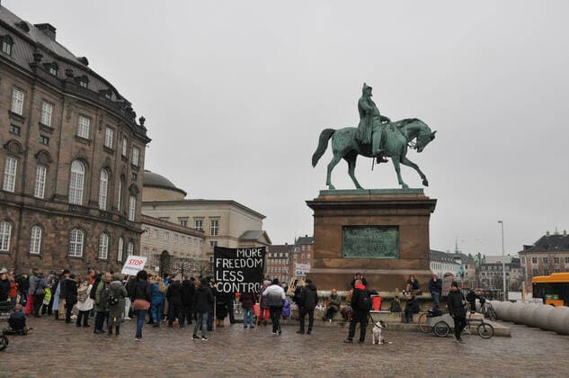 Copenhagen, Denmark. 23 February 2021, Danes proetesting againest coronavirus pandemic new debate in danish parliamenet about quick corona virus pandemic law in danish parliament with all political parties and stage anti pandemic law debates in front of danish parliament and danish police stand peaceful proteact danish parliament in front christiansborg danish parliament in Copenhagen. (Photo..Francis Dean Deanpictures)