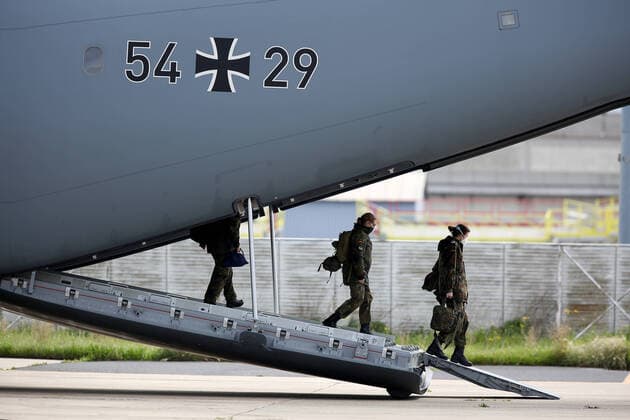 February 23, 2021, Lisbon, Portugal: German army medical experts disembark at Figo Maduro military airbase in Lisbon, Portugal on February 23, 2021. Based on a bilateral agreement, a second team of German army medical experts arrived in Portugal on Tuesday to replace the team that has been in Portugal since February 3 to assist the country in its fight against the COVID-19 pandemic. Lisbon Portugal - ZUMAf123 20210223_zap_f123_016 Copyright: xPedroxFiuzax