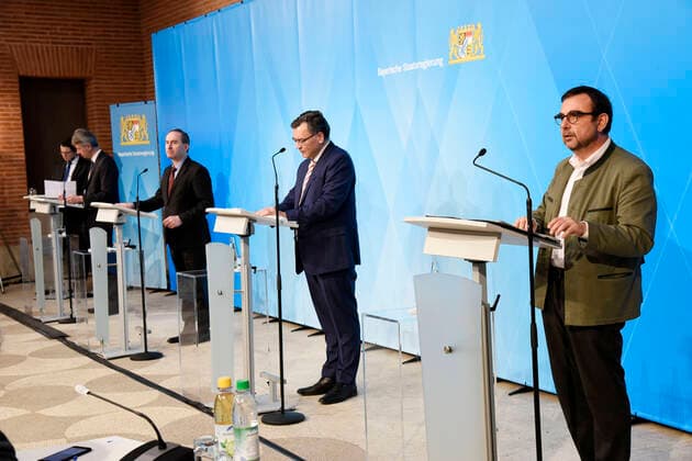Michael Piazolo, Hubert Aiwanger, Florian Herrmann und Klaus Holetschek bei der Pressekonferenz zu den aktuellen Beratungen zur Corona-Pandemie im Prinz-Carl-Palais. München, 23.02.2021