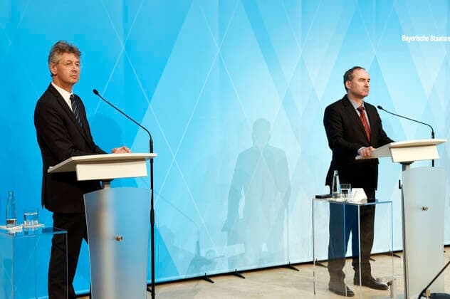 Michael Piazolo und Hubert Aiwanger bei der Pressekonferenz zu den aktuellen Beratungen zur Corona-Pandemie im Prinz-Carl-Palais. München, 23.02.2021
