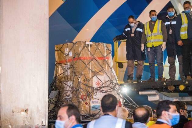 (210223) -- CAIRO, Feb. 23, 2021 -- Workers upload a batch of China s Sinopharm COVID-19 vaccines onto a truck in Cairo International Airport, Egypt, Feb. 23, 2021. The shipment of COVID-19 vaccines from Chinese company Sinopharm arrived in Egyptian capital Cairo on Tuesday. ) EGYPT-CAIRO-CHINA-VACCINE-ARRIVAL WuxHuiwo 