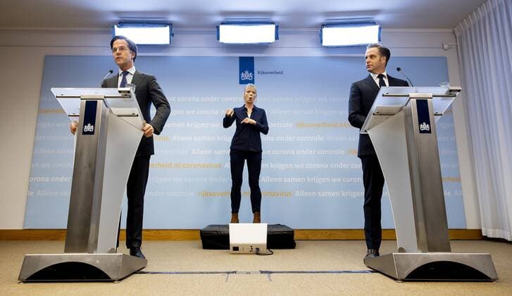 DEN HAAG - Minister-president Mark Rutte en minister Hugo de Jonge (Volksgezondheid, Welzijn en Sport) tijdens een persconferentie over de coronamaatregelen. De avondklok wordt verlengd omdat het kabinet de maatregel nodig denkt te hebben om ruimte te cre˜ren voor andere versoepelingen. ANP SEM VAN DER WAL Copyright: xHollandsexHoogtex xxANPx x428567129x