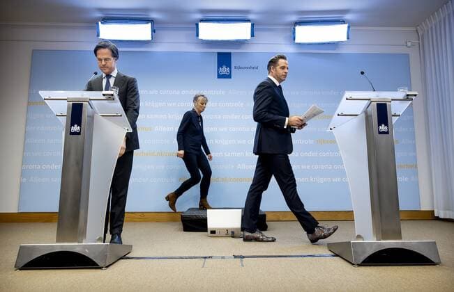 DEN HAAG - Minister-president Mark Rutte en minister Hugo de Jonge (Volksgezondheid, Welzijn en Sport) tijdens een persconferentie over de coronamaatregelen. De avondklok wordt verlengd omdat het kabinet de maatregel nodig denkt te hebben om ruimte te cre˜ren voor andere versoepelingen. ANP SEM VAN DER WAL Copyright: xHollandsexHoogtex xxANPx x428567336x