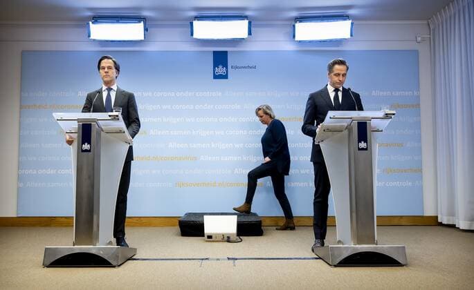 DEN HAAG - Minister-president Mark Rutte en minister Hugo de Jonge (Volksgezondheid, Welzijn en Sport) tijdens een persconferentie over de coronamaatregelen. De avondklok wordt verlengd omdat het kabinet de maatregel nodig denkt te hebben om ruimte te cre˜ren voor andere versoepelingen. ANP SEM VAN DER WAL Copyright: xHollandsexHoogtex xxANPx x428567846x