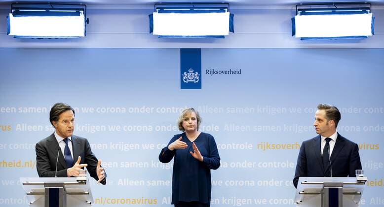 DEN HAAG - Minister-president Mark Rutte en minister Hugo de Jonge (Volksgezondheid, Welzijn en Sport) tijdens een persconferentie over de coronamaatregelen. De avondklok wordt verlengd omdat het kabinet de maatregel nodig denkt te hebben om ruimte te cre˜ren voor andere versoepelingen. ANP SEM VAN DER WAL Copyright: xHollandsexHoogtex xxANPx x428568110x