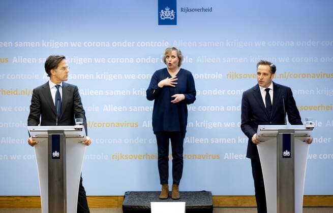 DEN HAAG - Minister-president Mark Rutte en minister Hugo de Jonge (Volksgezondheid, Welzijn en Sport) tijdens een persconferentie over de coronamaatregelen. De avondklok wordt verlengd omdat het kabinet de maatregel nodig denkt te hebben om ruimte te cre˜ren voor andere versoepelingen. ANP SEM VAN DER WAL Copyright: xHollandsexHoogtex xxANPx x428568118x