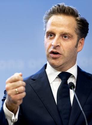 DEN HAAG - Minister Hugo de Jonge (Volksgezondheid, Welzijn en Sport) tijdens een persconferentie over de coronamaatregelen. De avondklok wordt verlengd omdat het kabinet de maatregel nodig denkt te hebben om ruimte te cre˜ren voor andere versoepelingen. ANP SEM VAN DER WAL Copyright: xHollandsexHoogtex xxANPx x428568533x