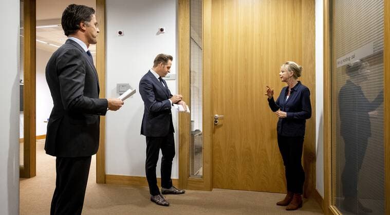 DEN HAAG - Minister-president Mark Rutte en minister Hugo de Jonge (Volksgezondheid, Welzijn en Sport) voorafgaand aan een persconferentie over de coronamaatregelen. De avondklok wordt verlengd omdat het kabinet de maatregel nodig denkt te hebben om ruimte te cre˜ren voor andere versoepelingen. ANP SEM VAN DER WAL Copyright: xHollandsexHoogtex xxANPx x428568894x