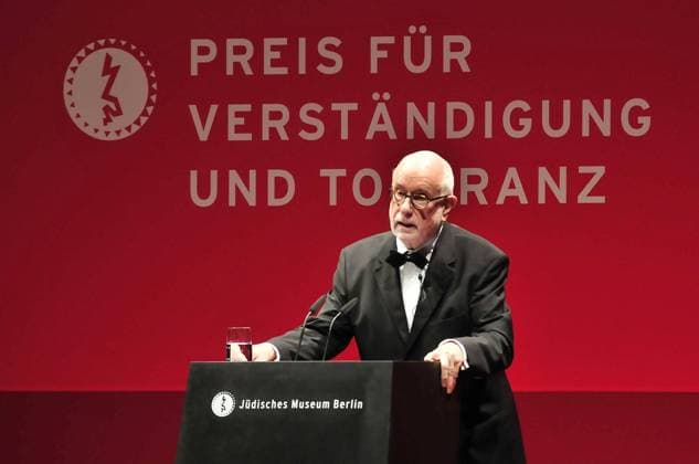 Verhoeven - Laudator Hans Helmut Prinzler bei der Verleihung des Preises fuer Verstaendigung und Toleranz des Juedischen Museums in Berlin im Juedischen Museum in Berlin am 14.11.2009. Verhoeven - Laudator Hans Helmut Prinzler bei der Verleihung des Preises fuer Verstaendigung und Toleranz des Juedischen Museums in Berlin im Juedischen Museum in Berlin am 14.11.2009. Copyright : Eventpress Mathias Krohn EVENTPRESS *** Verhoeven laudator Hans Helmut Prinzler at the award ceremony for the Prize for Understanding and Tolerance of the Jewish Museum in Berlin at the Jewish Museum in Berlin on 14 11 2009 Verhoeven laudator Hans Helmut Prinzler at the award ceremony for the Prize for Understanding and Tolerance of the Jewish Museum in Copyright: xEventpress MathiasxKrohnx