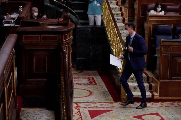 THE PICTURES ARE TAKEN AT A PLENARY SESSION ON THE CORONAVIRUS PANDEMIC BEFORE QUESTION TIME. Spanish Prime Minister, Pedro Sanchez, moments before his intervention in a plenary session on the six month State of Alarm declared November 2020 due to the coronavirus pandemic held at the Lower House in Madrid, Spain, before question time. Question time at Parliament !ACHTUNG: NUR REDAKTIONELLE NUTZUNG!  Copyright: xEmilioxNaranjox GRAF3149 20210224-637497666729564418