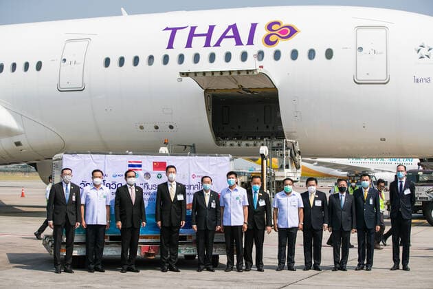 (210224) -- BANGKOK, Feb. 24, 2021 -- Thai Prime Minister Prayut Chan-o-cha (3rd L), Deputy Prime Minister and Public Health Minister Anutin Charnvirakul (2nd L), Chinese Embassy official Yang Xin (4th L) and other guests pose for group photos during a handover ceremony for the first batch of COVID-19 vaccines at Suvarnabhumi Airport in Bangkok, Thailand, Feb. 24, 2021. The first batch of COVID-19 vaccines that Thailand ordered from China s Sinovac Biotech arrived in the capital Bangkok Wednesday, putting the country on track to kickstart its national inoculation program. ) THAILAND-BANGKOK-CHINA-COVID-19-VACCINE-ARRIVAL ZhangxKeren 