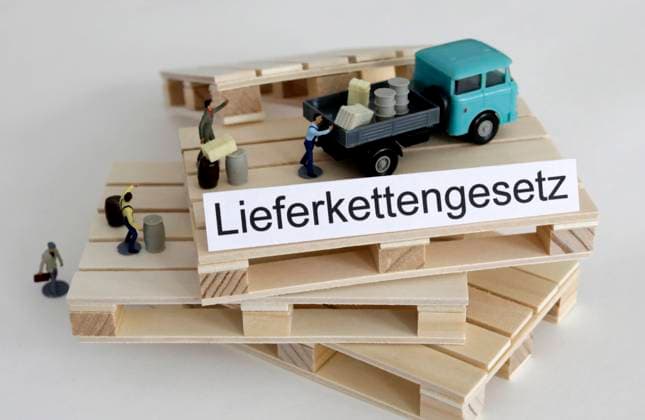 Symbolfoto zum Thema Lieferkettengesetz, DEU, Berlin, 24.02.2021 *** Symbol photo on the subject of supply chain law, DEU, Berlin, 24 02 2021