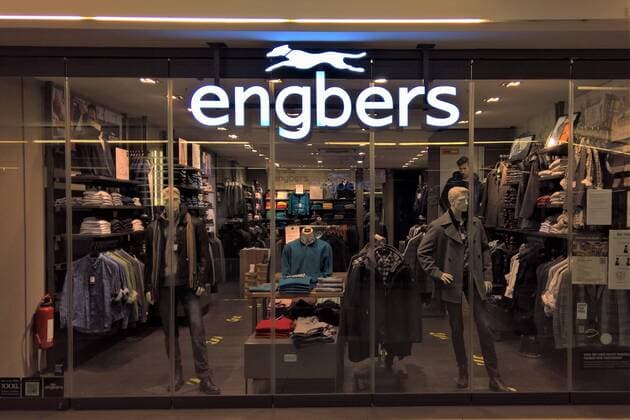 Die Engbers GmbH und Co KG ist ein deutsches Familienunternehmen mit Sitz im nordrhein-westfaelischen Gronau. Zu dem Textilunternehmen gehoeren die Marken engbers und emilio adani. Das Maenner-Mode-Unternehmen entwirft, produziert und verkauft komplette Outfits und betreibt in Deutschland und Oesterreich ueber 300 Geschaefte mit rund 1.780 Mitarbeitern. Engbers Zielgruppe sind Maenner im Alter zwischen 35 und 60 Jahren. Foto: Engbers Fashion-Store in Ingolstadt