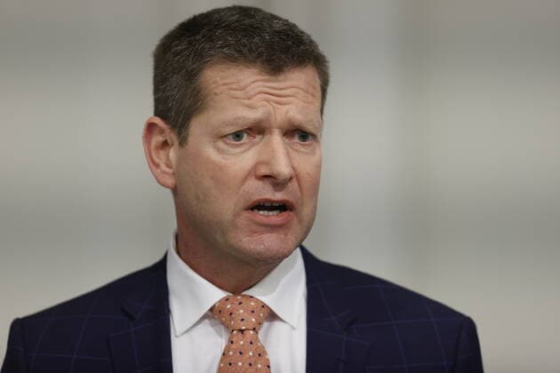 Fra venstre, direktoer for Sundhedsstyrelsen Soeren Brostroem, sundhedsminister Magnus Heunicke (S), statsminister Mette Frederiksen (S), justitsminister Nick Haekkerup (S) samt direktoer i Statens Serum Institut (SSI) Henrik Ullum ved pressemoede i Spejlsalen i Statsministeriet i Koebenhavn onsdag den 24. februar 2021. Statsministeren holder onsdag pressemoede i forbindelse med situationen omkring corona covid-19. Tidligere paa dagen blev det udmeldt, at Regeringen har indgaaet en aftale om foerste fase af en genaabning. **Pooldaekning: Kan anvendes vederlagtfrit til redaktionel omtale. Daekningen er leveret af Politiken**. , Denmark Copyright: JensxDreslingx cop105 spdk20210224-181602-L