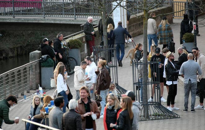 Large Crowd of People , Gatherings , Meeting for an Aperitif without Mask : The citizens of Nurnberg seem to have forgotten the existence of the Covid 19 as the incidence of infections increases during the Hard Lockdown of the Covid 19 Coronavirus Pandemie in Nurnberg , Bayern , Deutschland . February 24, 2021.