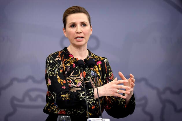 Statsminister Mette Frederiksen (S) under pressemoedet i Spejlsalen i Statsministeriet i Koebenhavn onsdag den 24. februar 2021. Regeringen holder onsdag pressemoede i forbindelse med situationen omkring corona covid-19. Tidligere paa dagen blev det udmeldt at Regeringen har indgaaet en aftale om foerste fase af en genaabning. **Pooldaekning: Kan anvendes vederlagtfrit til redaktionel omtale. Daekningen er leveret af Politiken**. , Denmark Copyright: JensxDreslingx cop105 spdk20210224-201932-L
