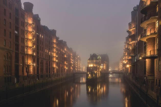 Germany, Hamburg, Speicherstadt, Wasserschloss in fog KEBF01777