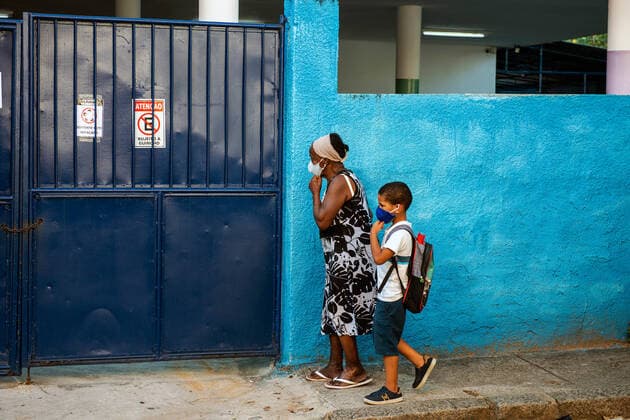 COVID-19 Back To School RIO DE JANEIRO, BRAZIL, FEB 24: COVID-19 BACK TO SCHOOL- Public elementary schools reopen after almost a year of pandemic recess. Gramother and child waiting at school gate on February 24, 2021. ( Photo by Chico Ferreira Penta Press ) Rio de Janeiro Brazil 6203_232795 Copyright: xChicoxFerreira PentaxPressx