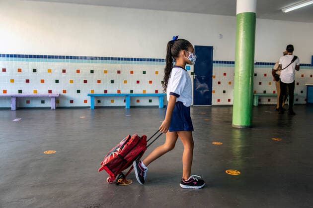 COVID-19 Back To School RIO DE JANEIRO, BRAZIL, FEB 24: COVID-19 BACK TO SCHOOL- Public elementary schools reopen after almost a year of pandemic recess. Child in social distance wearing mask on arrival at school on February 24, 2021. ( Photo by Chico Ferreira Penta Press ) Rio de Janeiro Brazil 6203_232797 Copyright: xChicoxFerreira PentaxPressx