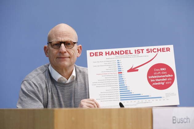 Bilder des Jahres 2021, News 02 Februar News Themen der Woche KW08 News Bilder des Tages Michael Busch, Geschäftsführender Gesellschafter Thalia Bücher GmbH, Hagen, Deutschland, Berlin, Bundespressekonferenz, Thema: Die Lage bei den vom Lockdown betroffenen Händlern - Forderungen nach einer transparenten Öffnungsperspektive und Anpassungen bei den staatlichen Hilfsgeldern *** Michael Busch, Managing Partner Thalia Bücher GmbH, Hagen, Germany, Berlin, Federal Press Conference, Topic The situation at retailers affected by the lockdown Demands for a transparent opening perspective and adjustments to state aid funds