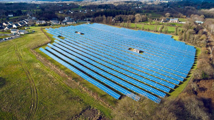 IMAGO Nature: Unsere Erde, Energiequellen, Photovoltaik Bonnemain (Brittany, north-western France): the photovoltaic plant Bonnemain (Brittany, north-western France): aerial view of the solar panels of the photovoltaic plant of La Fresnais. Brittany; Ille et Vilaine 35; Bonnemain Europe; Western Europe; France  Copyright: xSevrettexJ Andia.frx 361098