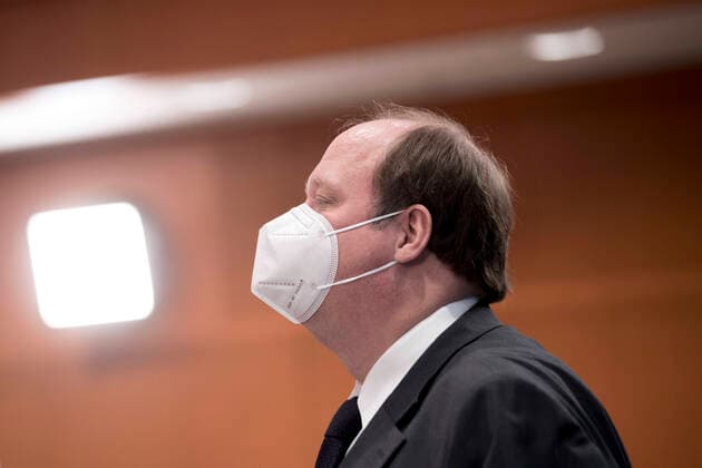Helge Braun, Kabinett DEU, Deutschland, Germany, Berlin, 24.02.2021 Helge Braun, Chef des Bundeskanzleramtes CDU, mit FFP-2-Maske vor der Kabinettssitzung im Berliner Kanzleramt in Berlin. Im Rahmen der Coronakrise wurden die Sitzungen vom Kabinett in den groesseren Infosaal verlagert. en: Helge Braun, head of the Chancellor office CDU, with protection mask during a cabinet meeting at the chancellor office in Berlin, Germany