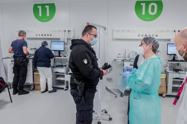 Coronavirus in Italien, Sicherheitskräfte in Mailand erhalten AstraZeneca Impfungen Milan. Hospital in Fiera Astrazeneca vaccines to police and police forces Editorial Usage Only  Copyright: xCarloxCozzolix xIPAx