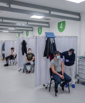Coronavirus in Italien, Sicherheitskräfte in Mailand erhalten AstraZeneca Impfungen Milan. Hospital in Fiera Astrazeneca vaccines to police and police forces Editorial Usage Only  Copyright: xCarloxCozzolix xIPAx