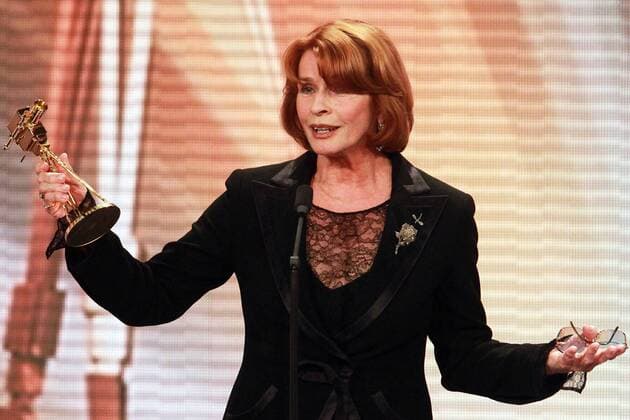 45. Goldene Kamera Beste Deutsche Schauspielerin Senta Berger - 45. Verleihung - die Goldene Kamera - von HOERZU in der Ullstein-Halle im Axel-Springer-Haus Berlin. Copyright:Eventpress Herrmann Datum: 30.01.2010 *** 45 Golden Camera Best German Actress Senta Berger 45 Award the Golden Camera of HOERZU in the Ullstein Hall in the Axel Springer House Berlin Copyright Eventpress Herrmann Date 30 01 2010 Copyright: xEventpressxHerrmannx